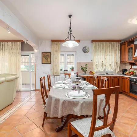 3 Bedroom Gorgeous In *