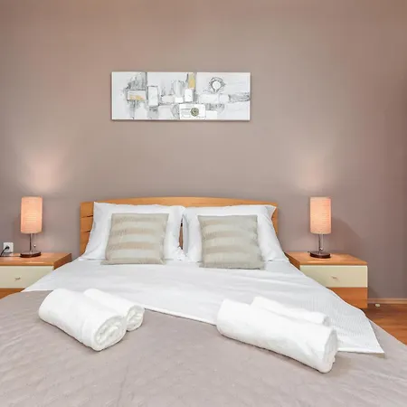 Stunning In With Wifi Apartament
