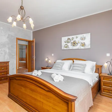 Stunning In With Wifi Apartament