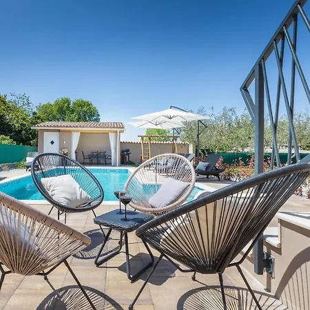 Apartament Stunning In With Wifi Pula
