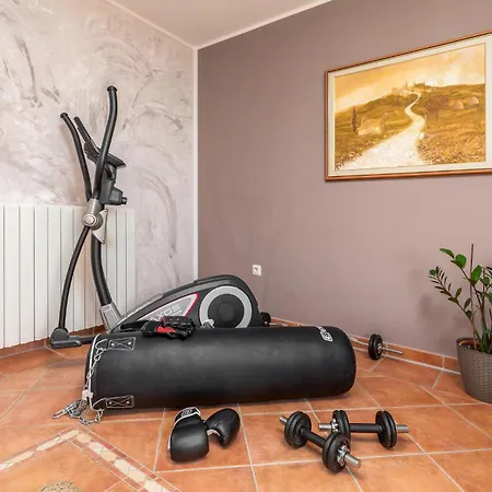 3 Bedroom Gorgeous In * Pula