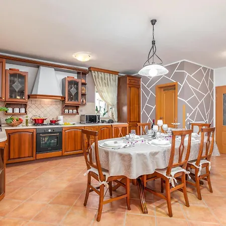 3 Bedroom Gorgeous In *