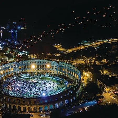 3 Bedroom Gorgeous In Lejlighed Pula