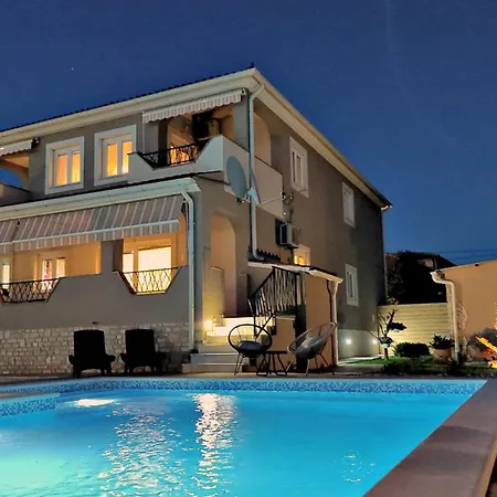 Lejlighed 3 Bedroom Gorgeous In Pula