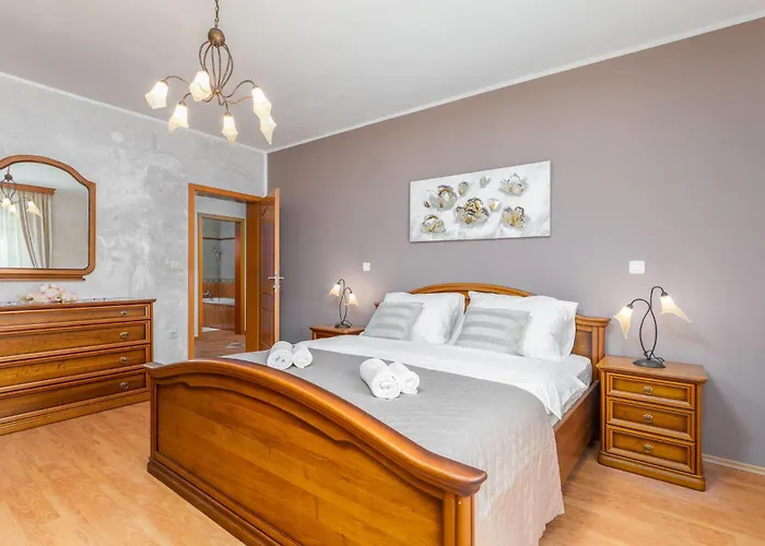3 Bedroom Gorgeous In Apartment
