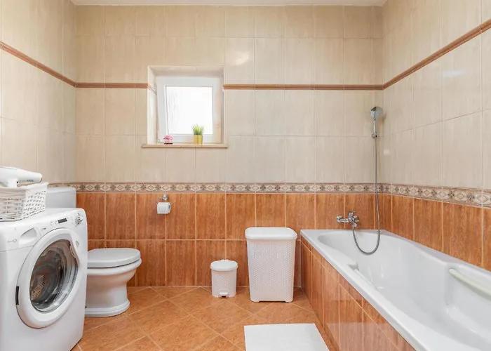 3 Bedroom Gorgeous In Apartment Pula