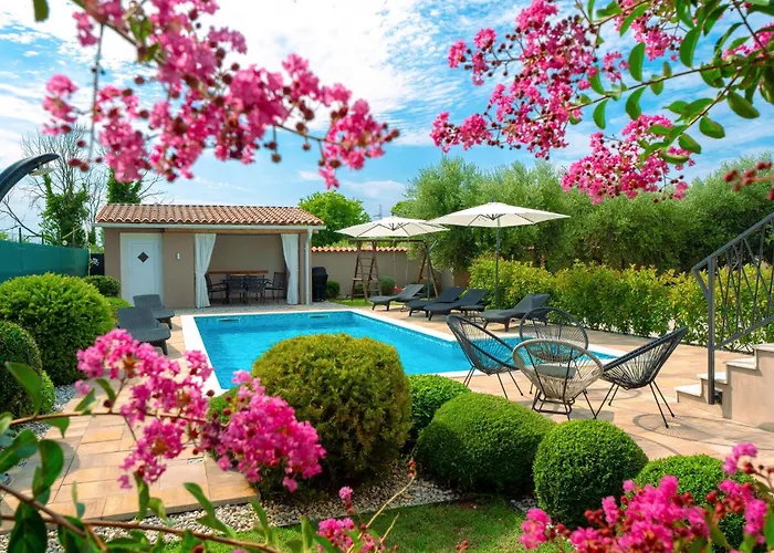 3 Bedroom Gorgeous In Apartmán Pula