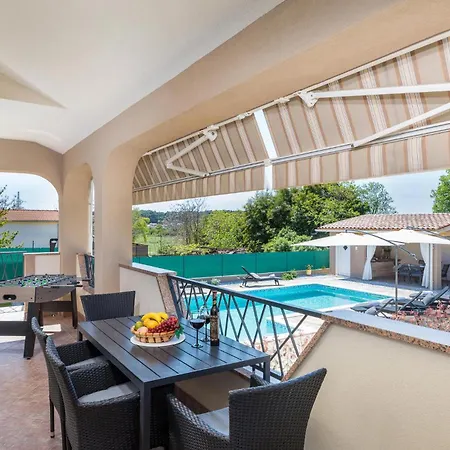 Daire 3 Bedroom Gorgeous In Pula